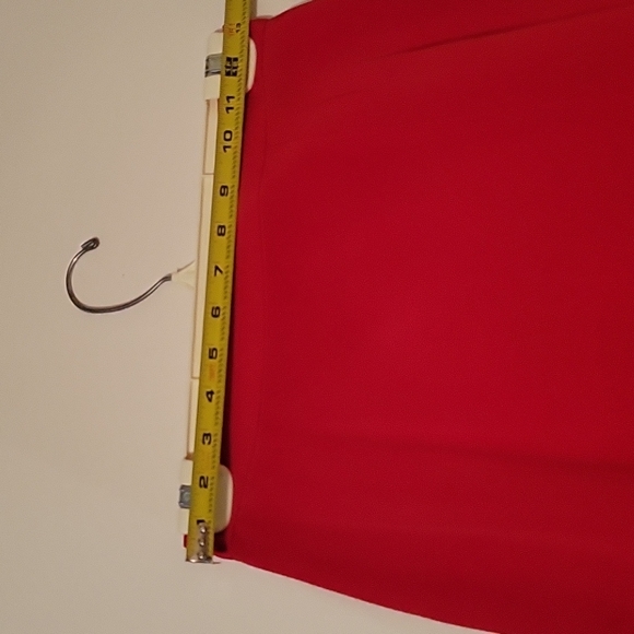 Silk skirt, Size 6 skirt with flirty hem. Beautiful red color. - Picture 6 of 8